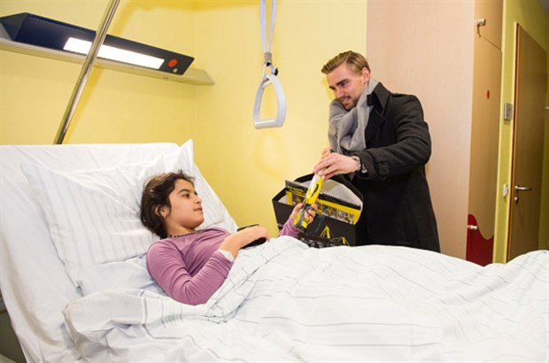 Nơi đây những ngôi sao Xứ Ruhr đã giao lưu và tặng quà cùng các cổ động viên nhí của đội bóng.