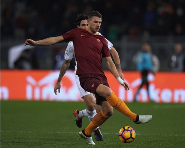 Trận đại chiến giữa 2 kẻ bám đuổi AS Roma và AC Milan đã diễn ra rất hấp dẫn ngay từ những phút đầu.