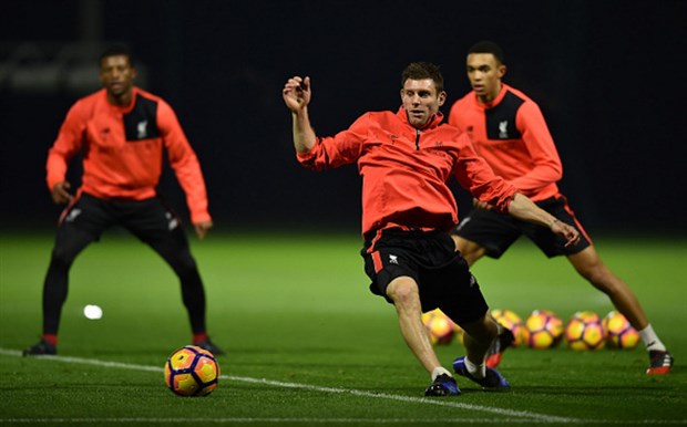 Những Henderson, Mane, Firmino,... vẫn không hề có chút chểnh mảng nào trong lúc luyện tập.