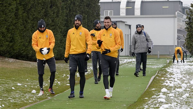 Tuyết đã bao phủ gần như toàn bộ khu vực tập luyện của Juventus.