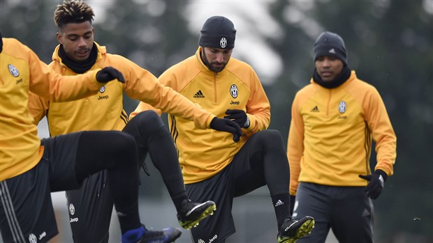 Sau đó, các ngôi sao của Juventus cũng đã không quên quay lại với các giáo án của HLV Allegri.