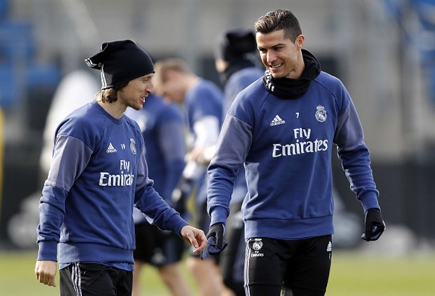 Rõ ràng các ngôi sao của Real đang muốn có một chiến thắng trước Malaga để làm quà 'muộn' đầu năm tặng cho NHM.