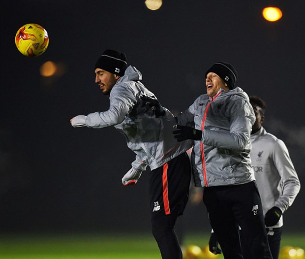 Trong khoảng thời gian này, điểm yếu ở khâu chống bóng bổng của Liverpool lại xuất hiện.