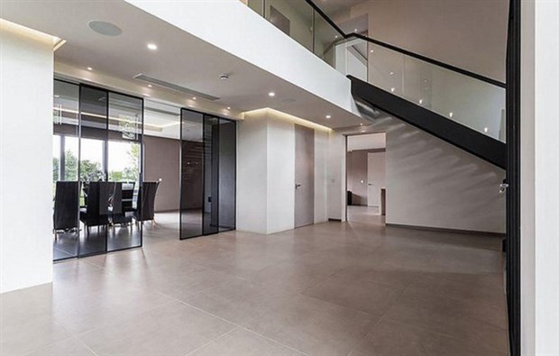 Chùm ảnh: Cận cảnh ngôi biệt thự 3 triệu bảng mới của Sterling  - Bóng Đá