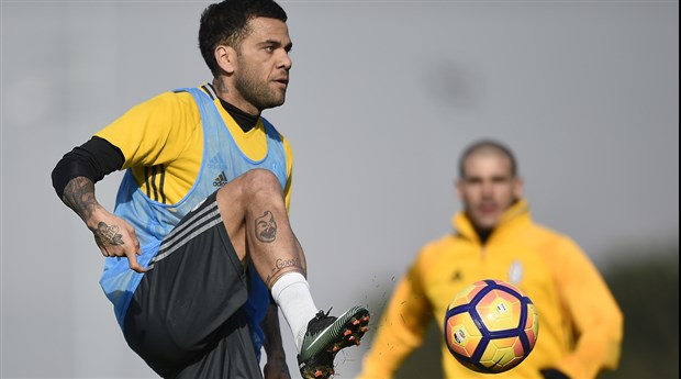Dani Alves hiện đang nhận được sự quan tâm rất lớn từ phía Shanghai SIPG.