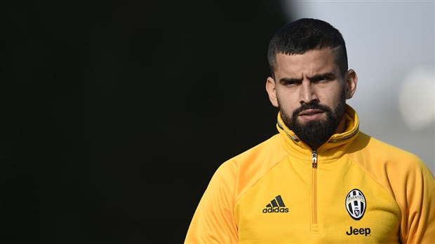 Mặc đại gia Trung Quốc lôi kéo, Alves vẫn miệt mài luyện tập cùng Juventus - Bóng Đá