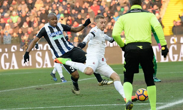 Chùm ảnh: Thua ngược Udinese, Milan tiếp tục rơi tự do - Bóng Đá