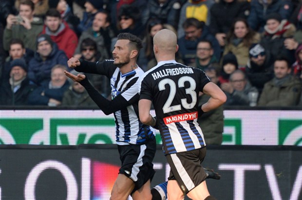 2 lần trong trận đấu này do quá mải mê tấn công, Milan đã phải trả giá với các bàn thua trước Udinese.