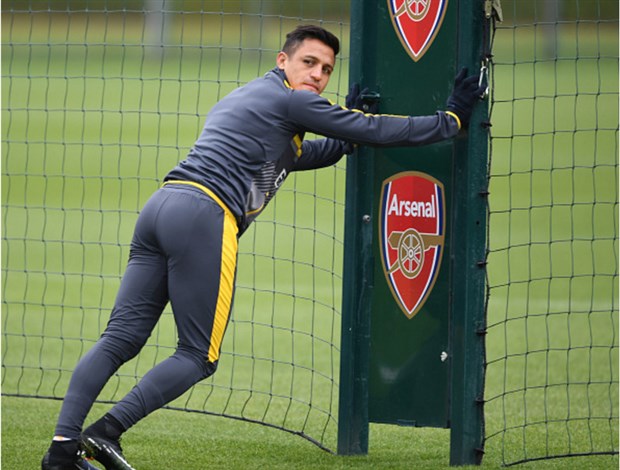 Những dáng đứng 'bá đạo' có phần chủ động và vô ý của các cầu thủ ngôi sao của Arsenal.