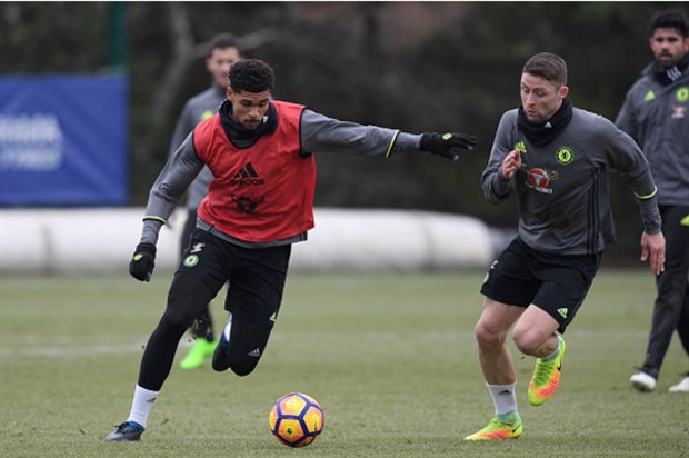 Chelsea hiện đang dẫn đầu tại Ngoại hạng Anh với khoảng cách 8 điểm so với đội bóng xếp thứ 2.