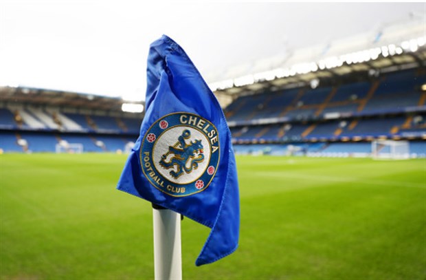 Mặc mưa, fan Chelsea sớm có mặt tại Stamford Bridge để chờ Arsenal - Bóng Đá