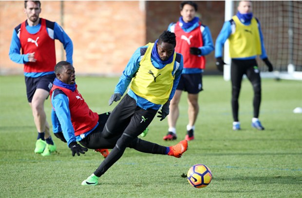 Khi Leicester hiện đang có nguy cơ rơi vào vùng nguy hiểm.