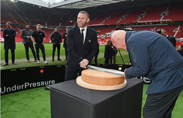 Mourinho mặt 'chù ụ' nhìn học trò quảng bá đồng hồ - Bóng Đá