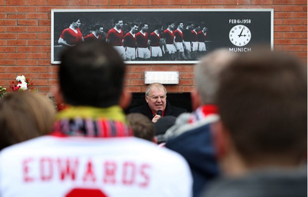 Tuy nhiên ở một góc nhỏ tại Old Trafford đã xuất hiện một bầu không khí đầy lắng đọng.