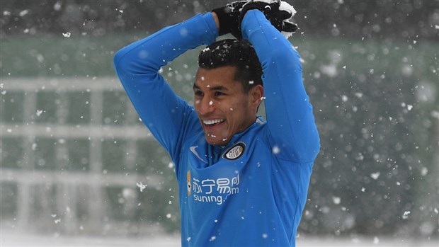 Khi sân tập của họ đã bị phủ đầy tuyết.