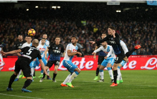 Phút 28, Atalanta đã có được bàn thắng mở tỷ số nhờ công của Caldara.