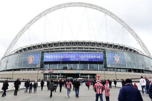 Hàng nghìn CĐV đã có mặt tại Wembley từ rất sớm.