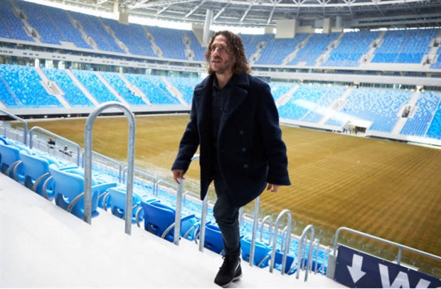 Chùm ảnh: Carles Puyol và một ngày chinh phục nước Nga - Bóng Đá