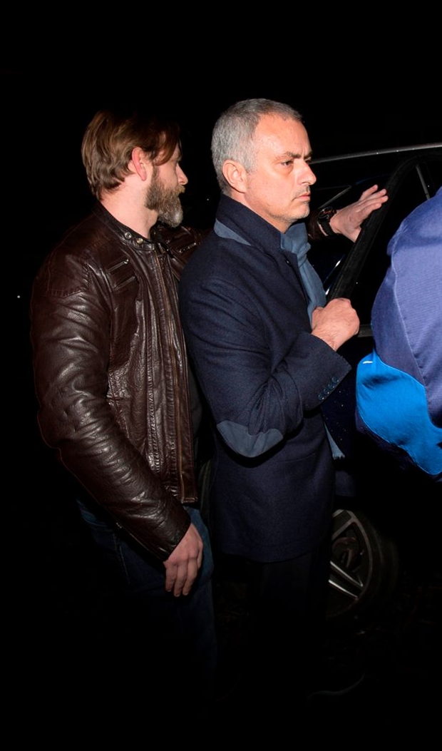 Chùm ảnh: Mourinho lặng lẽ ăn mừng chiếc cúp thứ 2 cùng gia đình - Bóng Đá