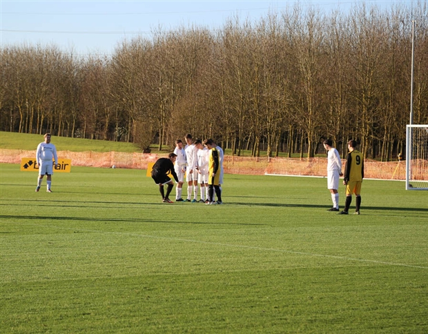Chùm ảnh: Làm cầu thủ chán chê, Cech và Giroud rủ nhau đi cầm còi - Bóng Đá