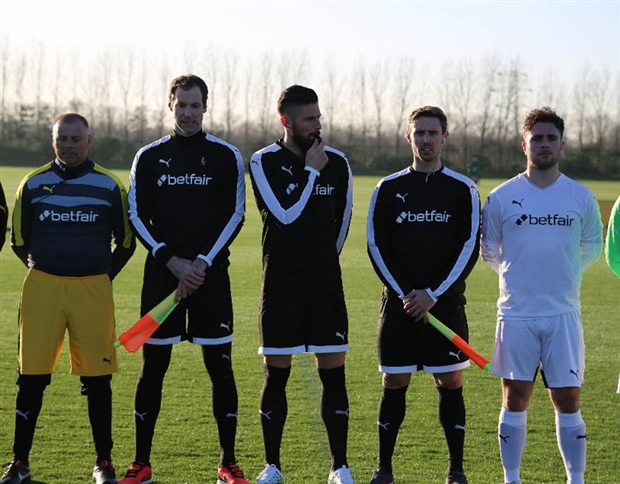 Olivier Giroud là trọng tài chính điều khiển trận đấu này.