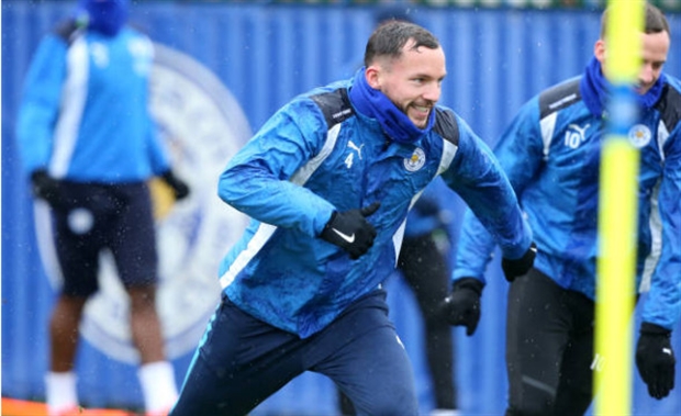 Quyết tâm trở lại, tướng mới bắt cầu thủ Leicester đội mưa tập luyện - Bóng Đá