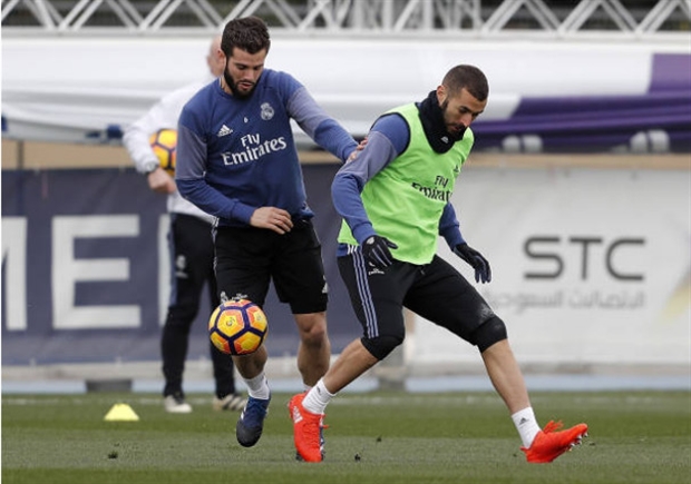 Hiện tại, Real Madrid đang tạm rơi xuống vị trí thứ 2 trên bảng xếp hạng với 1 điểm ít hơn Barcelona.