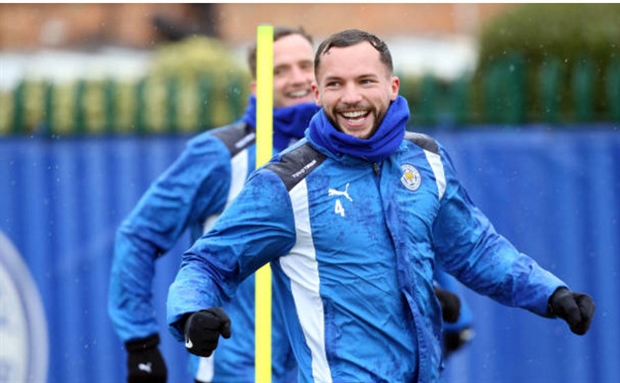 Theo nhiều nguồn tin, Craig Shakespeare đang nhận được rất nhiều sự ủng hộ từ lãnh đạo đội bóng.