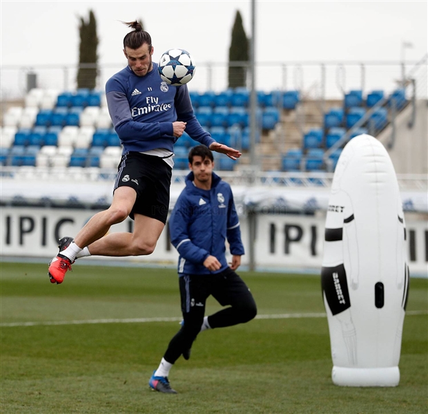 Chùm ảnh: Ronaldo phấn khích khi trở lại tập luyện cùng Real - Bóng Đá