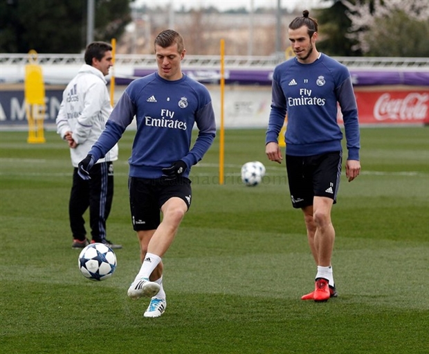 Chùm ảnh: Ronaldo phấn khích khi trở lại tập luyện cùng Real - Bóng Đá