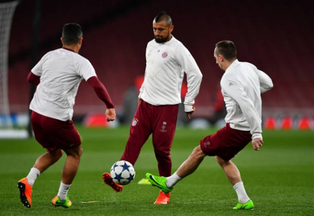 Khi họ vẫn lao vào tập luyện rất nghiêm túc ngay khi đặt chân tới Emirates.