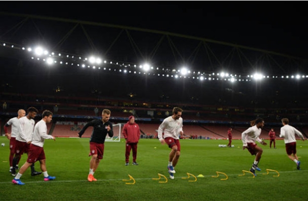 Chùm ảnh: Vé đã trong tay, nhưng Bayern vẫn 'lo sợ' khi đặt chân tới Emirates - Bóng Đá