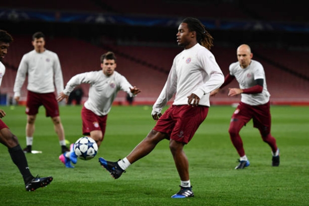 Chùm ảnh: Vé đã trong tay, nhưng Bayern vẫn 'lo sợ' khi đặt chân tới Emirates - Bóng Đá