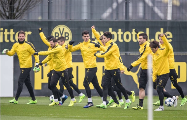 Chùm ảnh: Dortmund phấn khích chờ đợi một cú ngược dòng - Bóng Đá