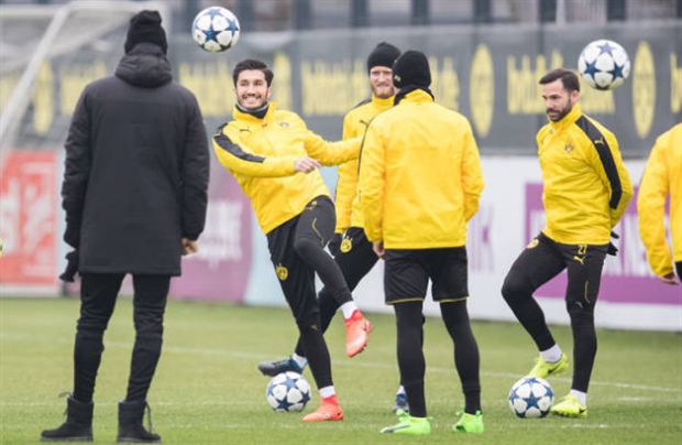 Chùm ảnh: Dortmund phấn khích chờ đợi một cú ngược dòng - Bóng Đá