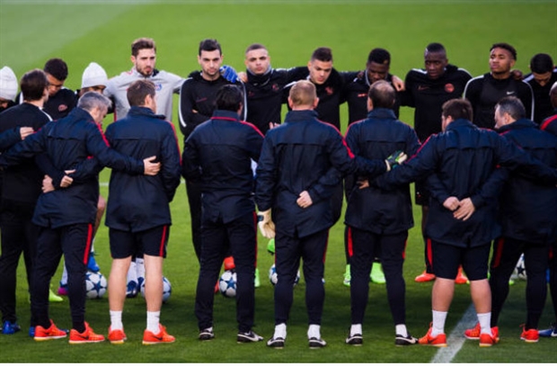 Chùm ảnh: Nối vòng tay lớn, PSG đã sẵn sàng tiễn biệt Barcelona - Bóng Đá