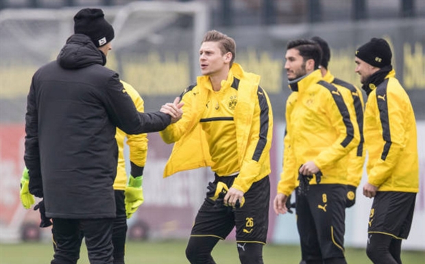 Chùm ảnh: Dortmund phấn khích chờ đợi một cú ngược dòng - Bóng Đá