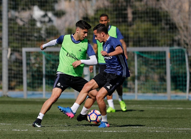 Chùm ảnh: Bale thích thú khi được Ronaldo đích thân massage  - Bóng Đá