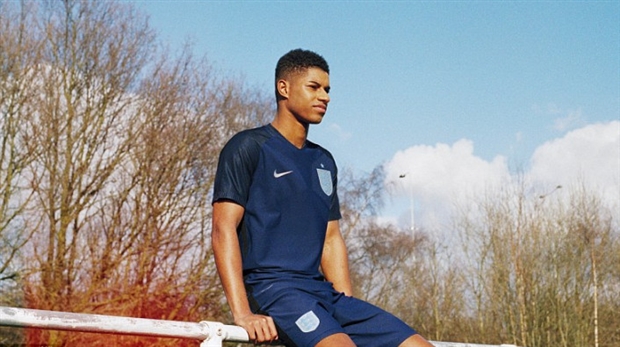 Rashford ngượng ngùng khoe áo mới của Tam Sư - Bóng Đá