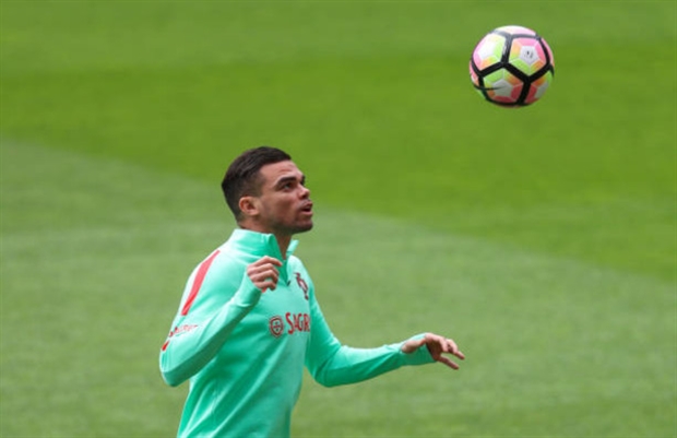 Và đang xếp thứ 2 tại bảng B sau Thụy Sĩ (12 điểm).