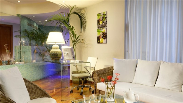 Grand Hotel Parker cũng sở hữu một phong cách thiết kết đầy sang trọng.