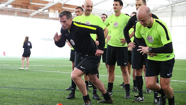 Trong lúc trải nghiệm với các bài tập bắt buộc để có thể trở thành một trọng tài chuyên nghiệp.