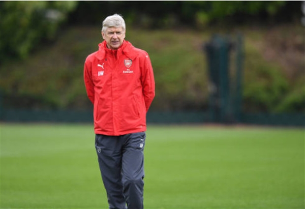 Fan 'tấn công' Wenger ngay trước sân tập của Arsenal - Bóng Đá