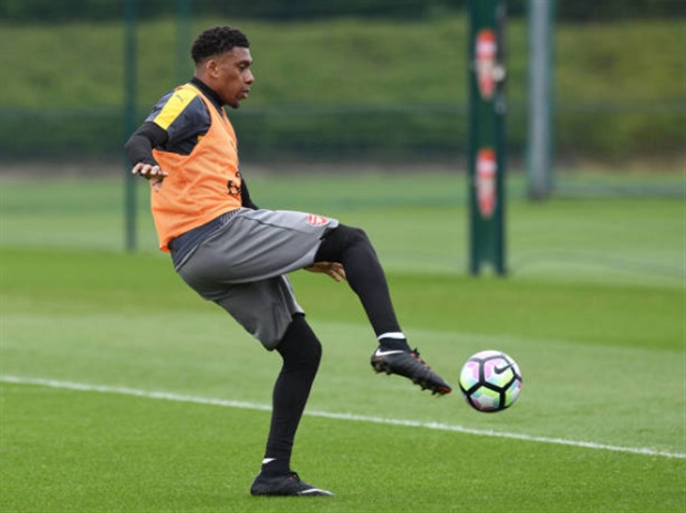 Trước mắt Arsenal sẽ có trận đấu với West Ham.