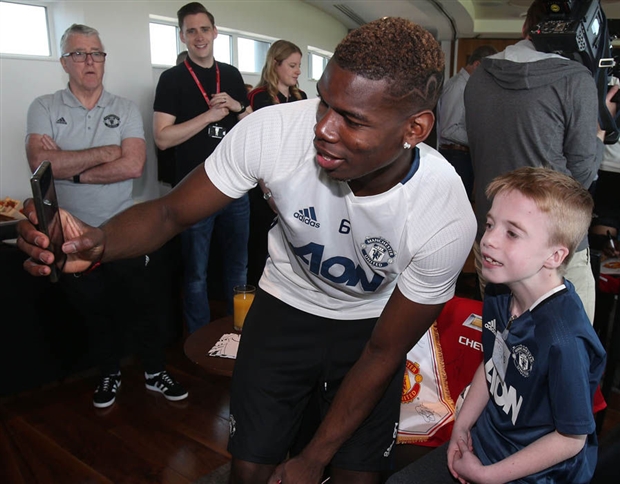 Paul Pogba có vẻ như đã thay đổi kiểu tóc, một điềm gở dành cho Quỷ Đỏ?