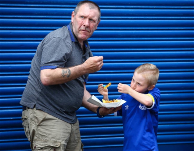 Đang xuất hiện rất nhiều bên ngoài khu vực sân Goodison Park.