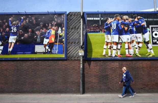 Khi mà trận đấu giữa Everton và Leicester City đã chuẩn bị bắt đầu.