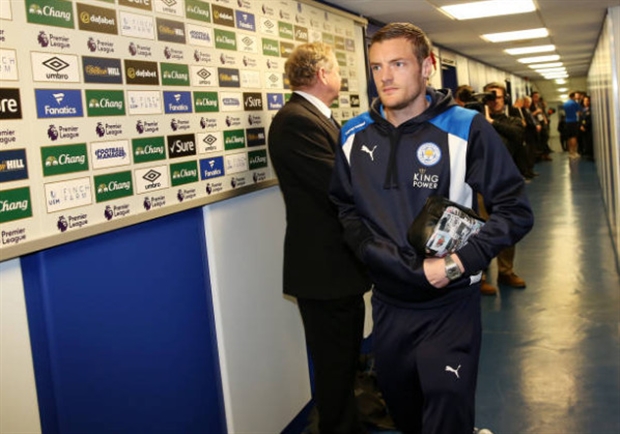 Các cầu thủ đội khách, Leicester lúc này cũng đã có mặt tại Goodison Park.