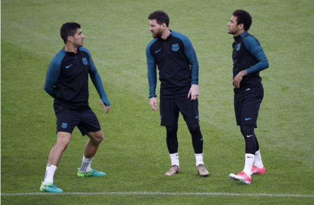 Vừa tới Juventus Arena, Suarez và Neymar đã lao vào 'ẩu đả' - Bóng Đá