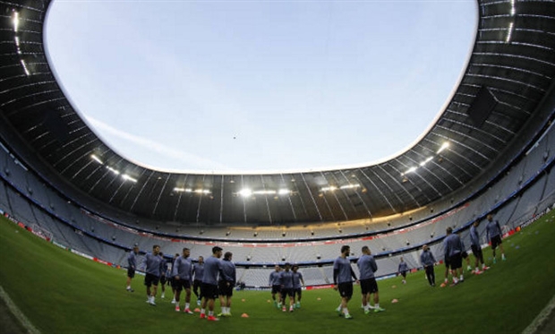 Hình ảnh trái ngược giữa Zidane và các học trò tại Munich - Bóng Đá